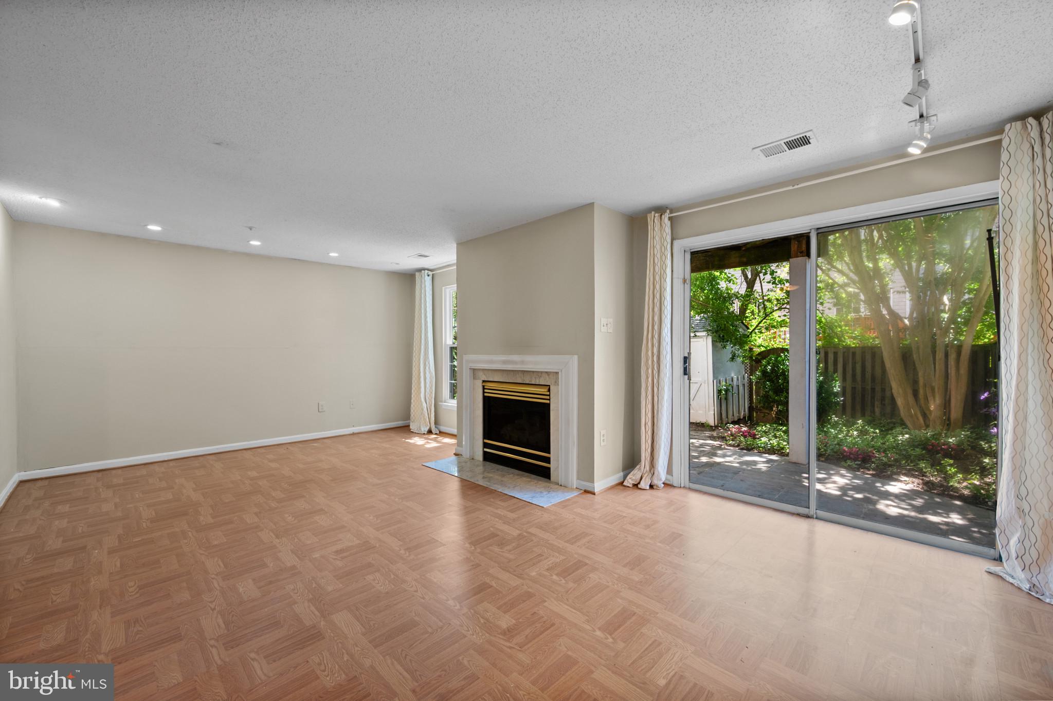LONGMEAD CROSSING - Residential