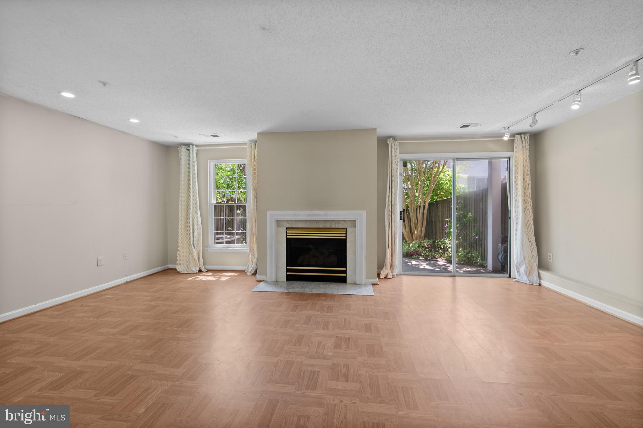 LONGMEAD CROSSING - Residential