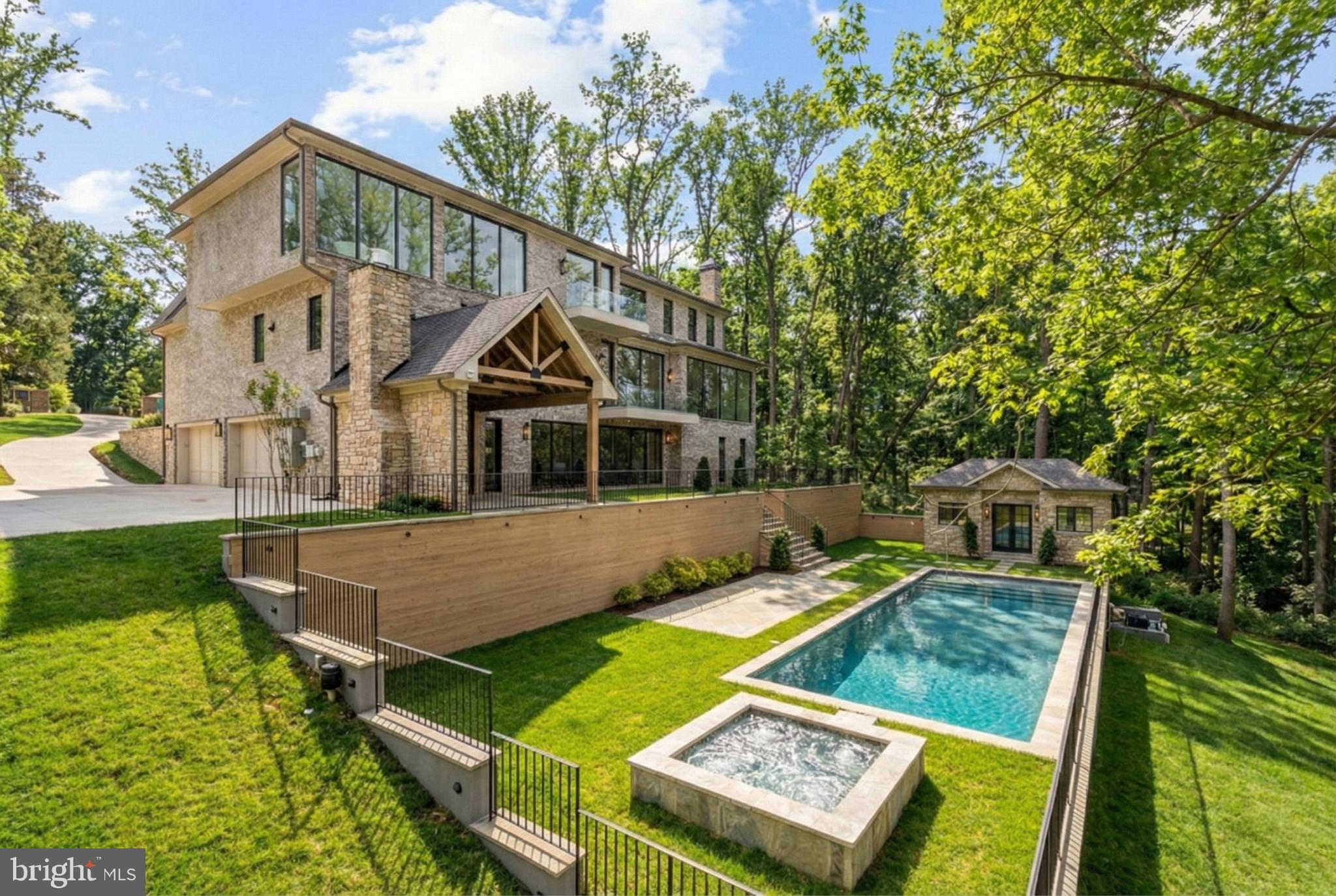 WOODSIDE ESTATES - Residential
