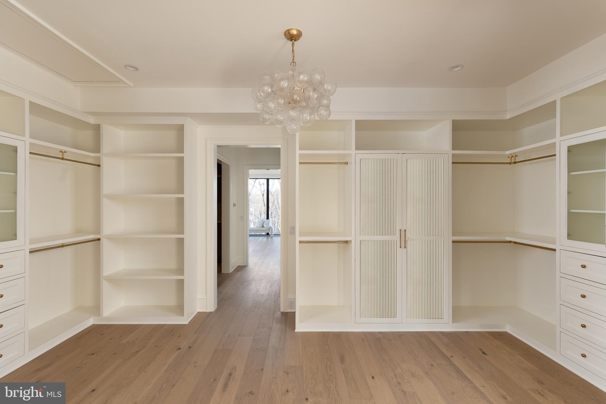 WOODSIDE ESTATES - Residential