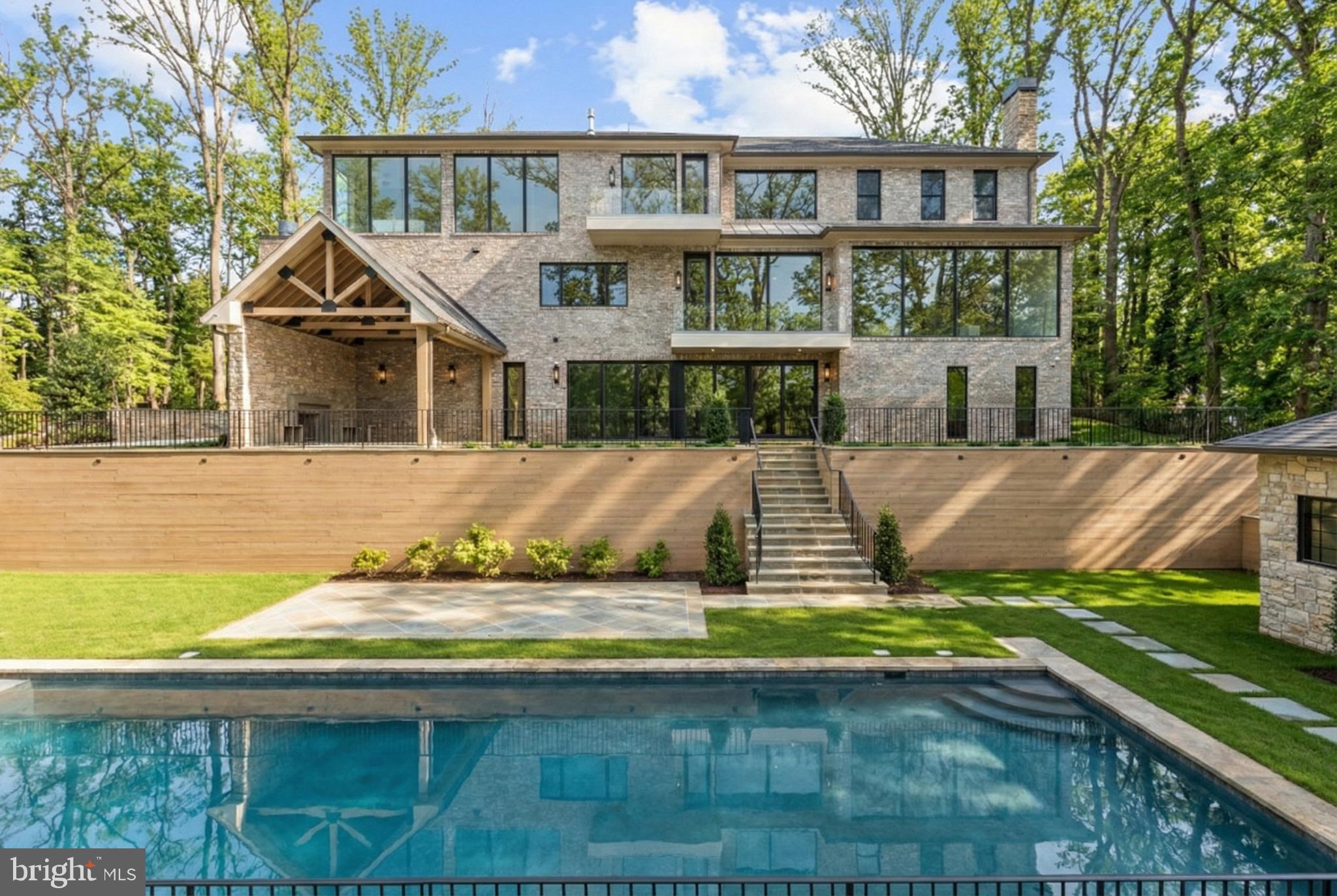 WOODSIDE ESTATES - Residential