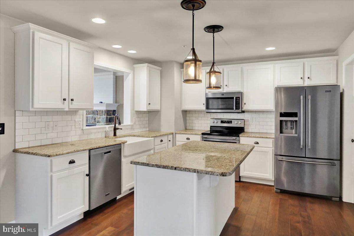 MAYAPPLE WOODS - Residential