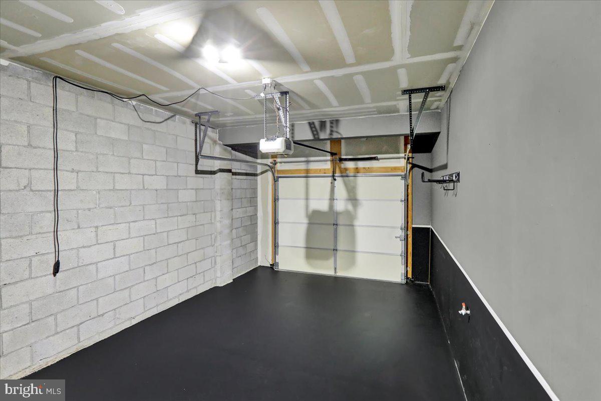 MAYAPPLE WOODS - Residential