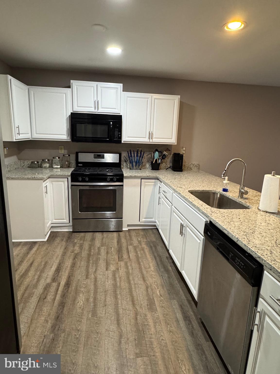 LAKEWOOD ESTATES - Residential