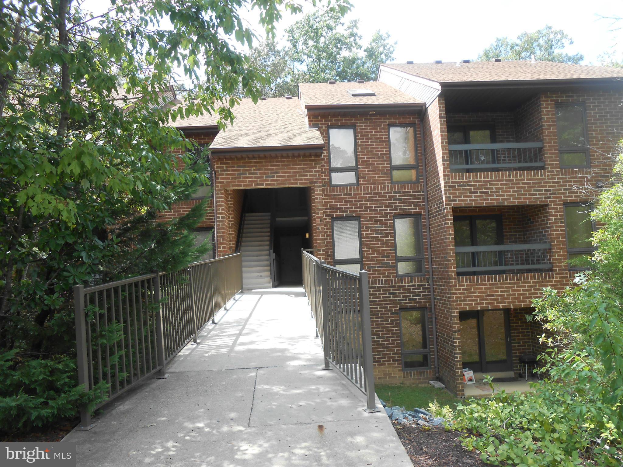 Ground floor 1 bedroom and 1 full bath in Wildewood. Very neat and clean. Tile floors, open kitchen and blinds. All appliances r included, including a washer and dryer.  rent includes water, sewer and trash. Excellent credit is a must. NO SMOKERS. Pets case by case.