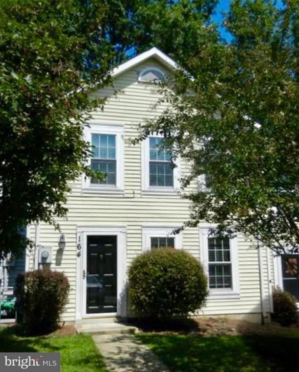 Fully updated 2 bedroom, 2.5 bathroom in Quailwood.