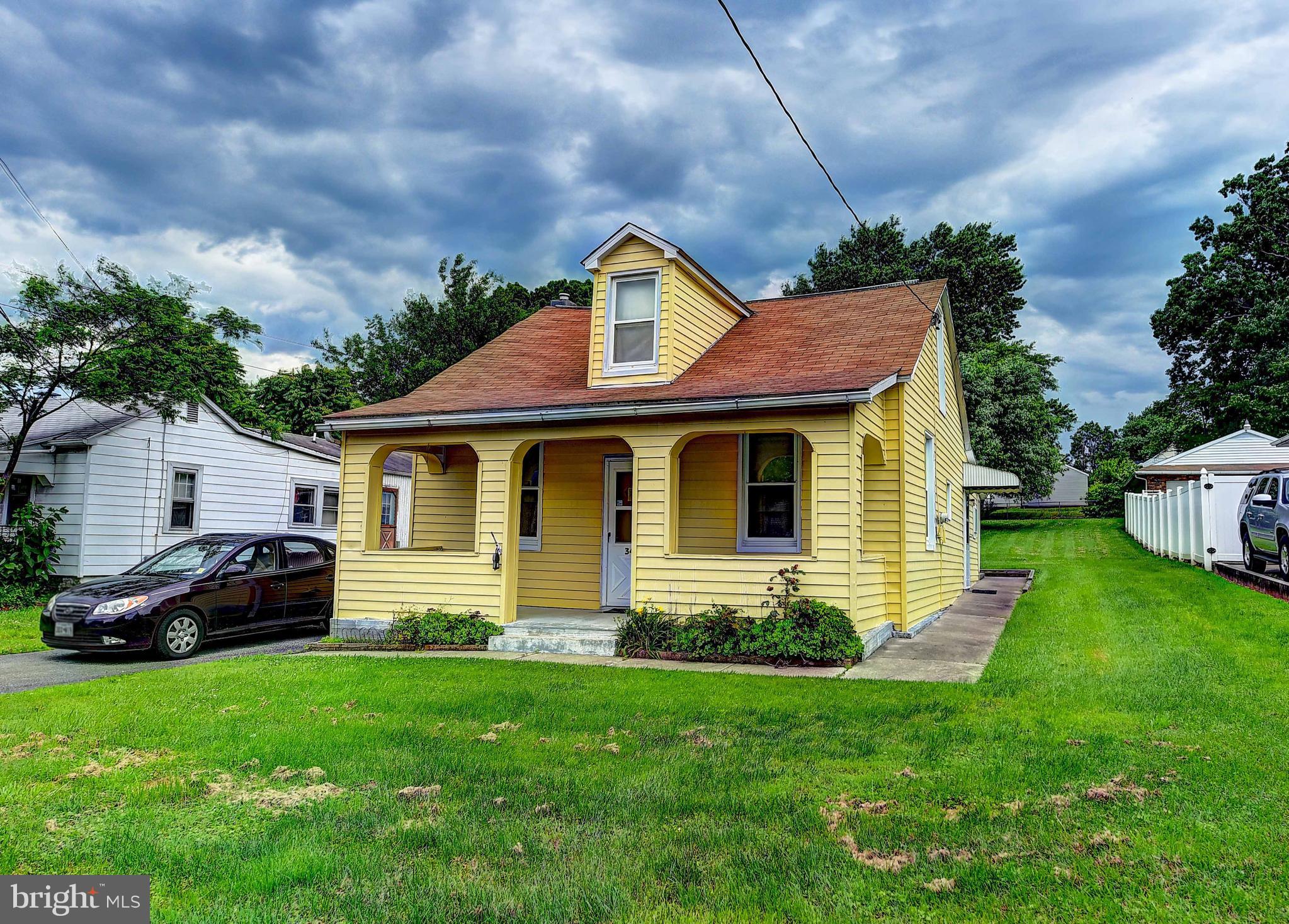 Cozy Detached,3 Bedroom, 1 Bath Home, LARGE yard. Newer HVAC 2015,Newer Hot Water Heater 2014.Hardwoods under Carpet,Home needs some TLC, Priced to SELL,Property being Sold As Is.Estate Sale.CASH,Rehab Loan