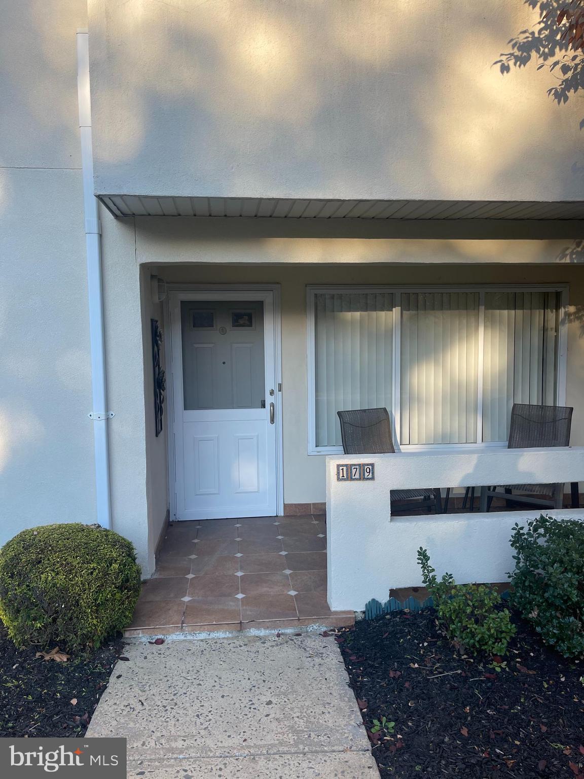 Welcome to 179 Benjamin Ct. Beautiful 2 bedroom, 2 bath corner 1st floor unit in Fountain Pointe with cozy front patio. The first floor offers a spacious living room, formal dining room, and ultra modern kitchen with granite countertops, gas-range, recessed lighting and stainless steel appliances. The master bedroom offers large private bath and walk-in closet with built-in organizers. Adjacent to the master bedroom is laundry/utility room with a washer, dryer, and extra storage space. Second bedroom offers access to the hall bath.  Enjoy the  fitness center, library, indoor and outdoor pools with jacuzzi, sun chairs, and a tennis court. Only a short walk to shopping, restaurants, and public transportation.  You’ll have a deeded parking spot right within the gated community of Fountain Pointe.  Easy to show.