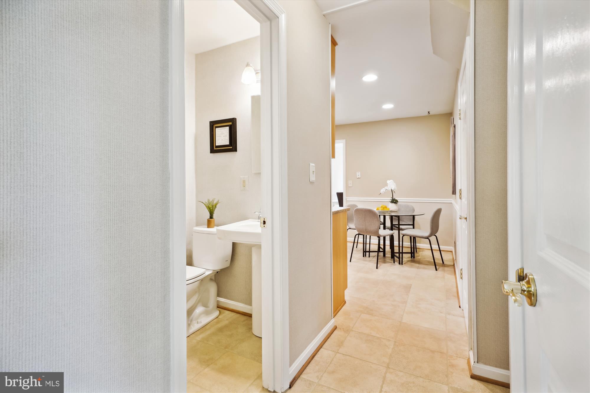 DIAMOND COURTS - Residential
