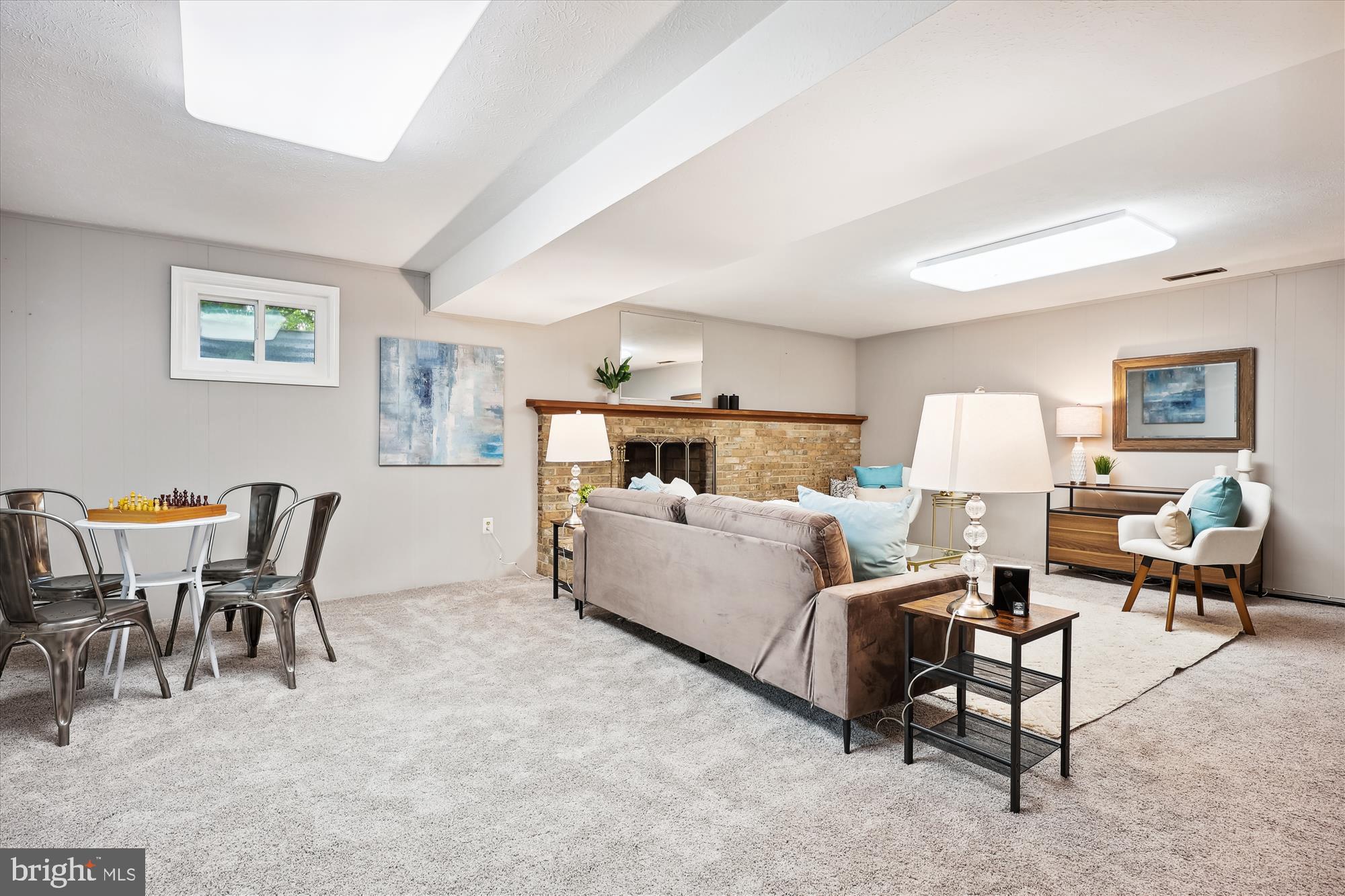 DIAMOND COURTS - Residential