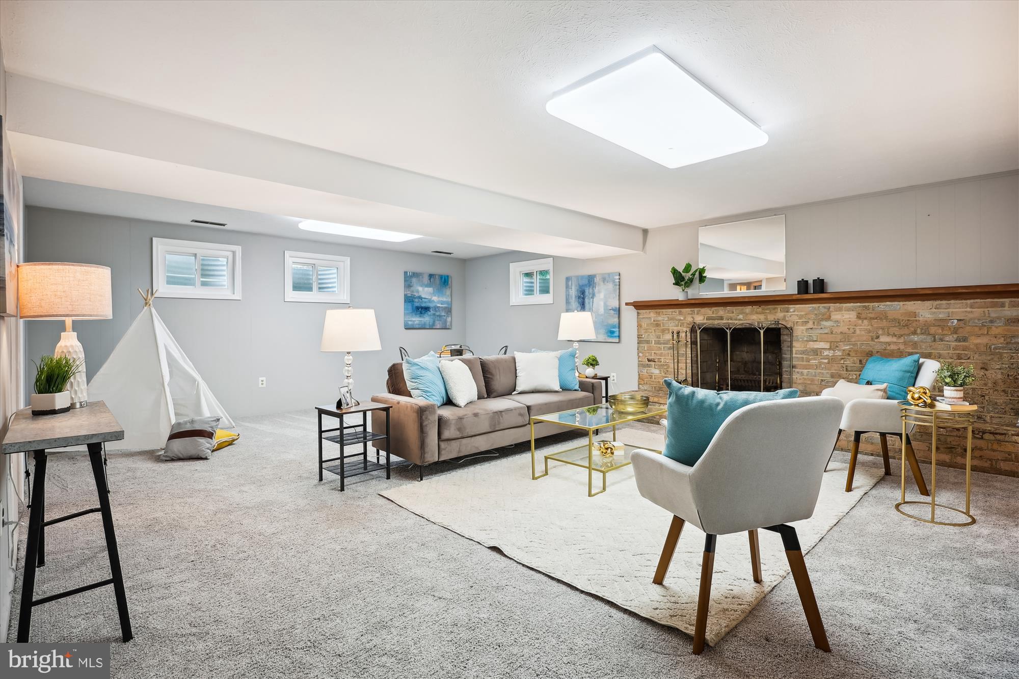 DIAMOND COURTS - Residential