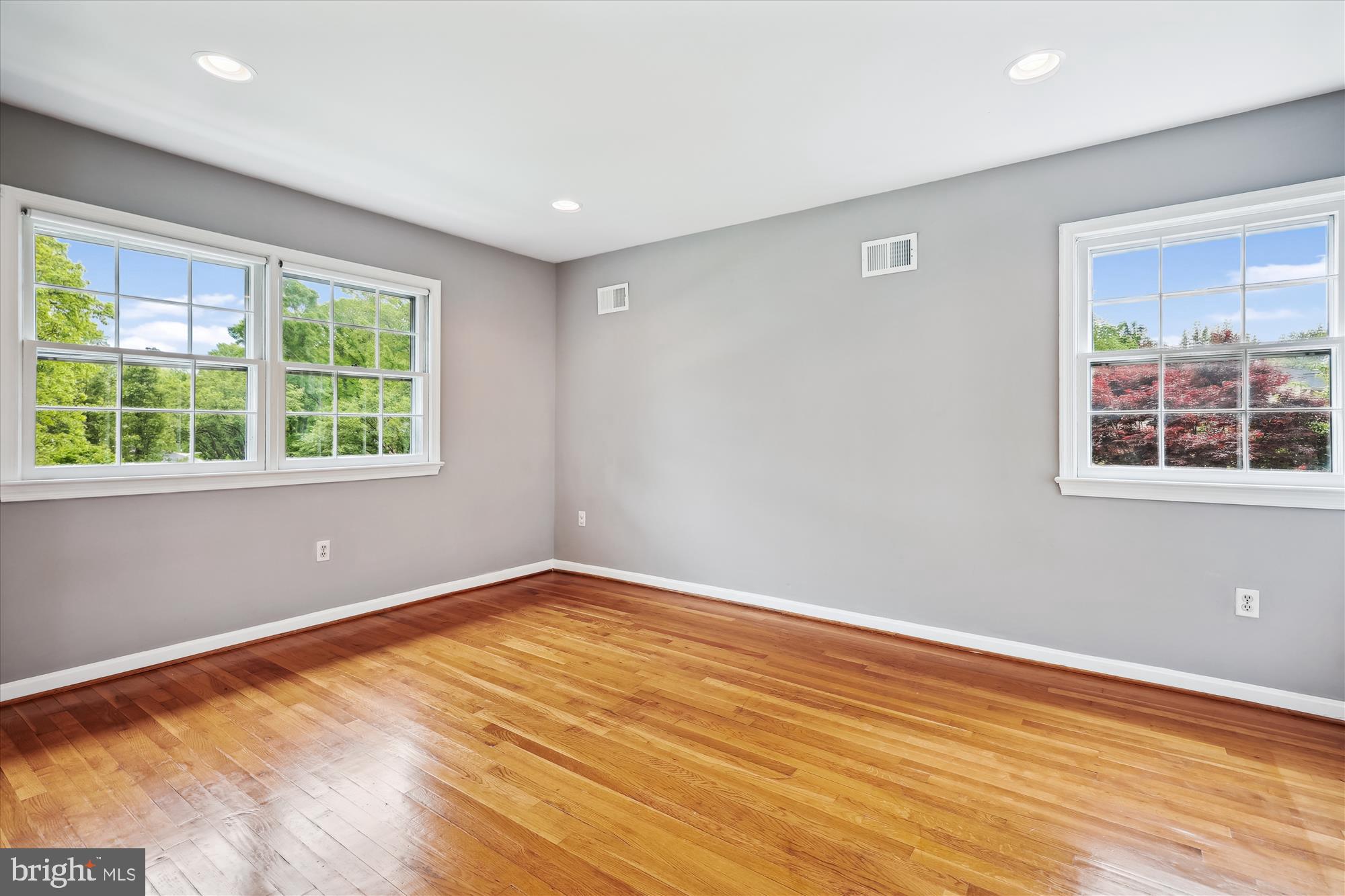 DIAMOND COURTS - Residential
