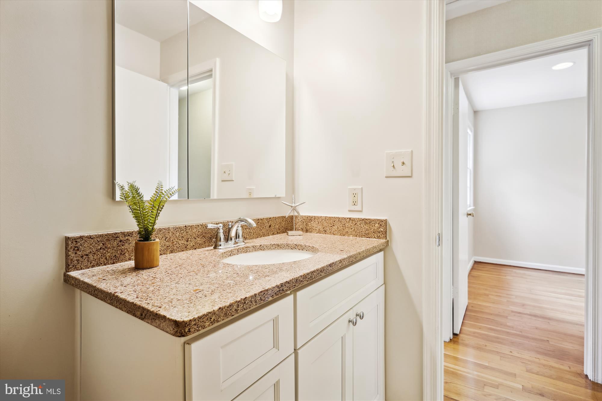DIAMOND COURTS - Residential