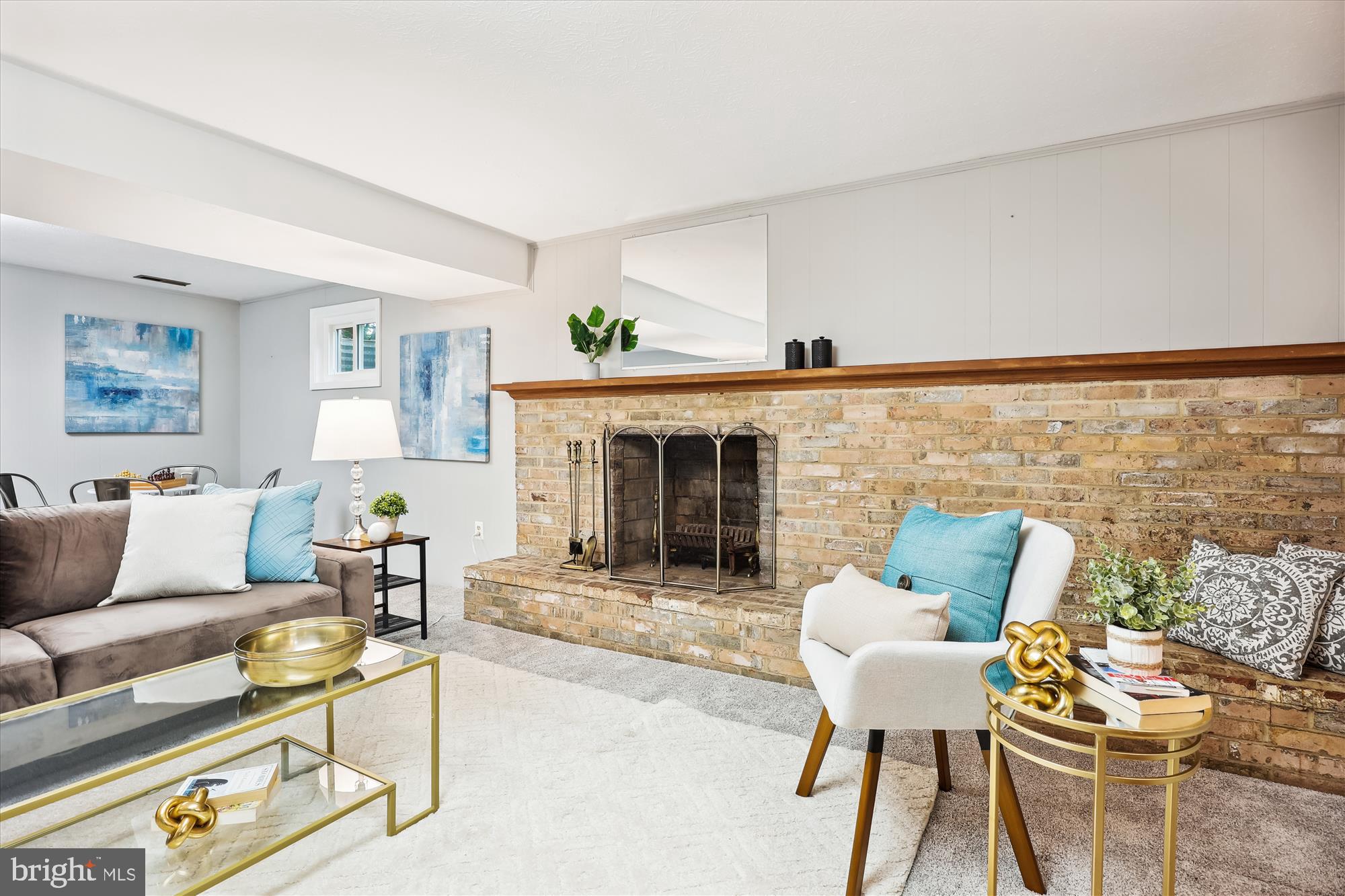 DIAMOND COURTS - Residential
