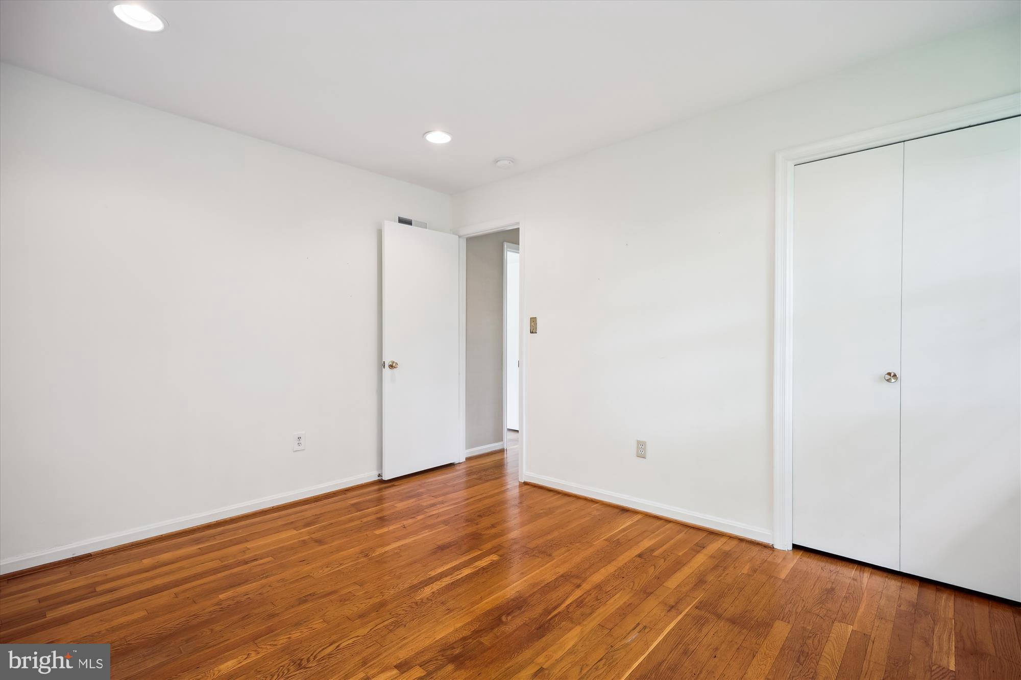 DIAMOND COURTS - Residential