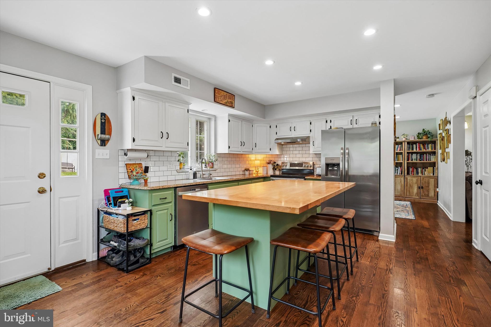 WILLOW MANOR - Residential