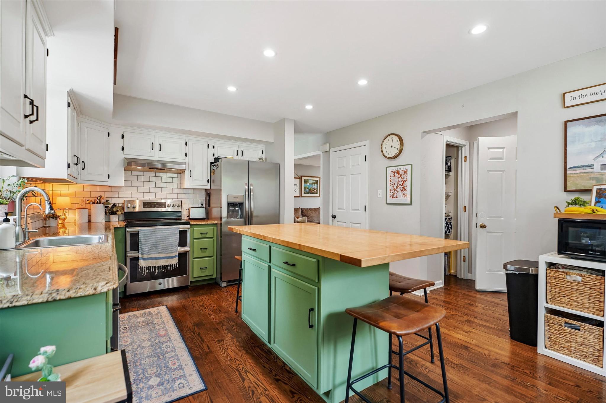 WILLOW MANOR - Residential
