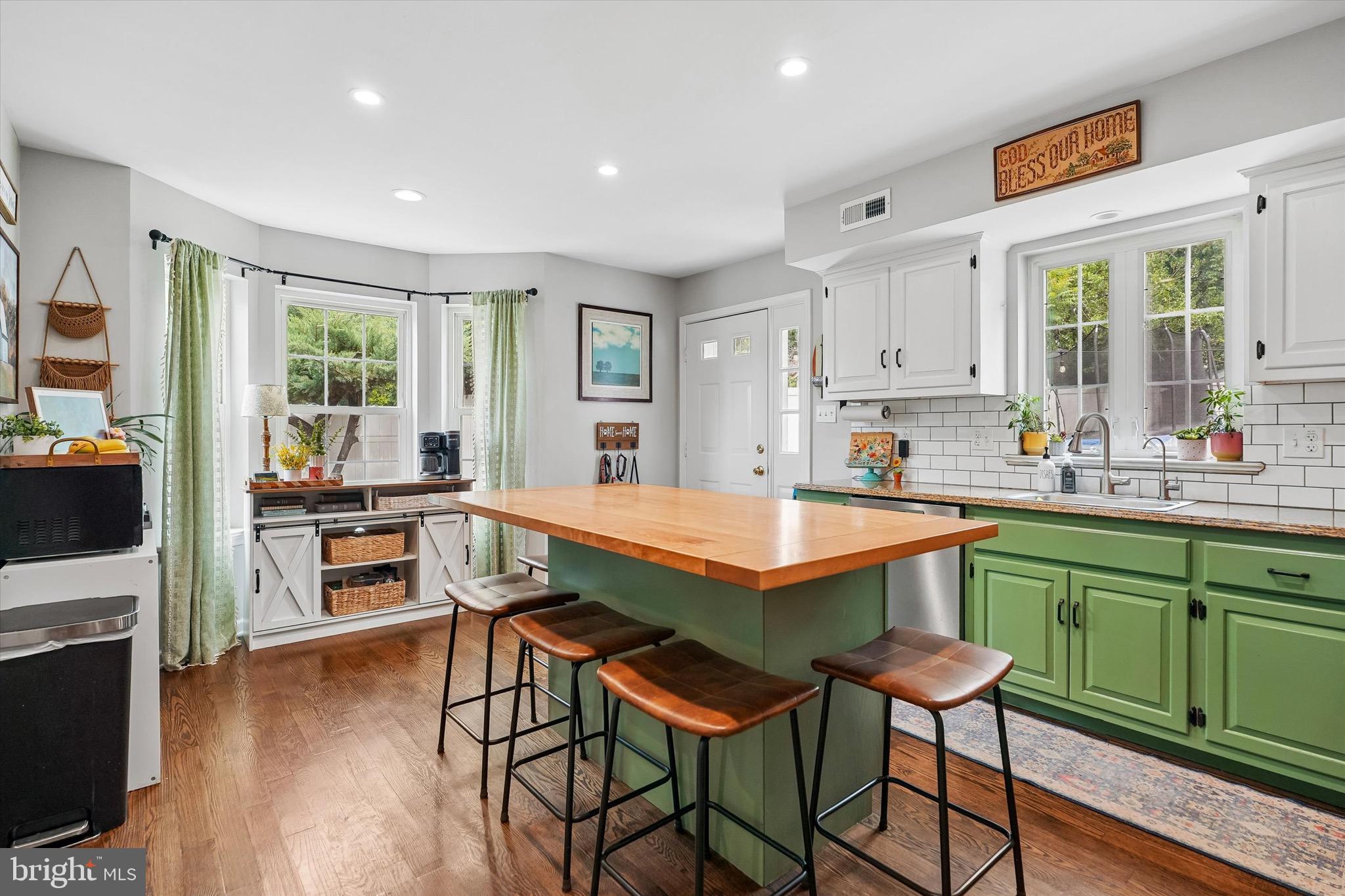 WILLOW MANOR - Residential