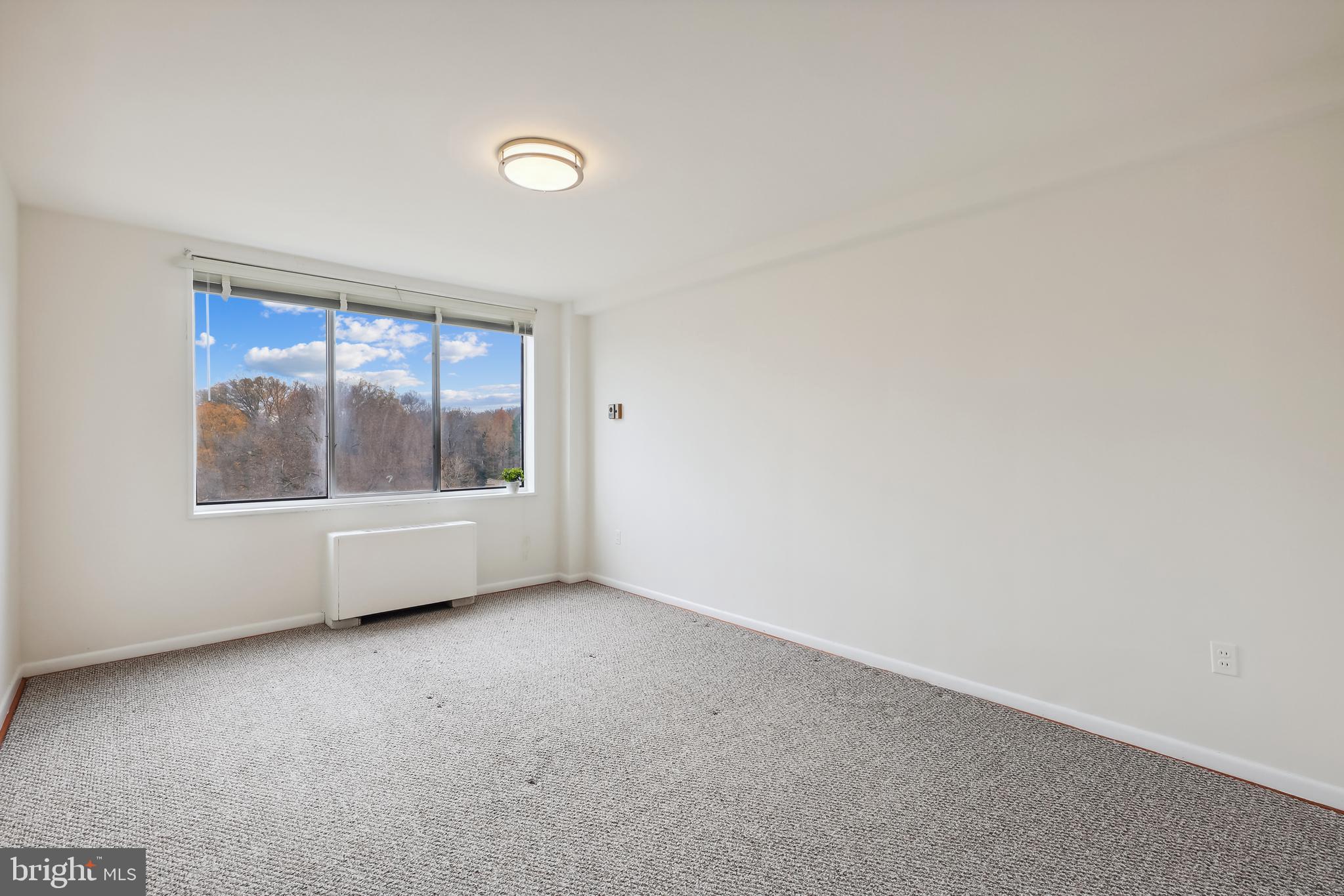 RIVER TOWERS - Residential Lease