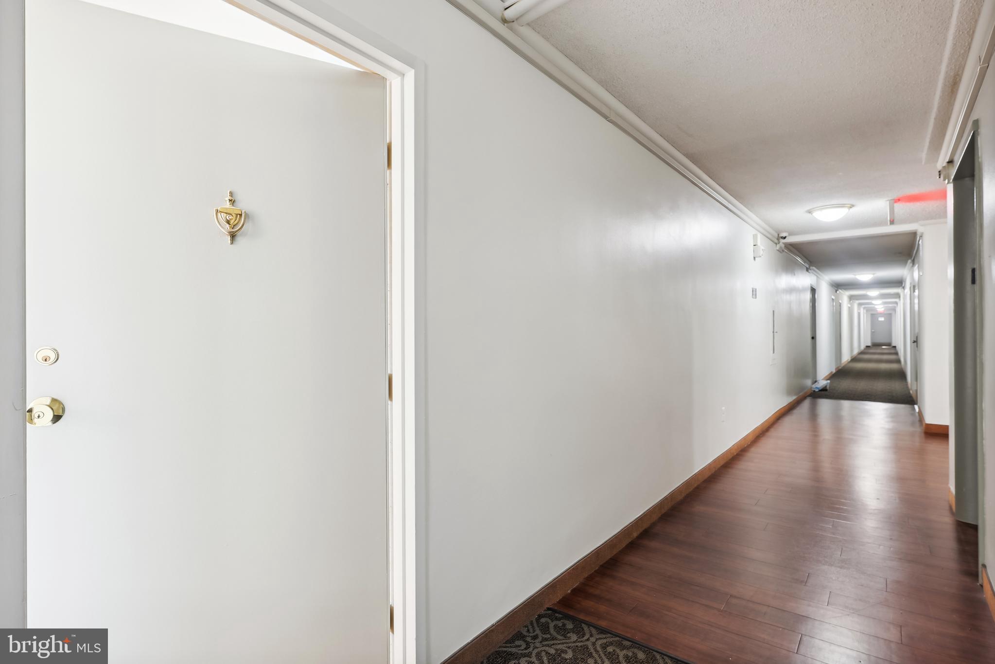 RIVER TOWERS - Residential Lease