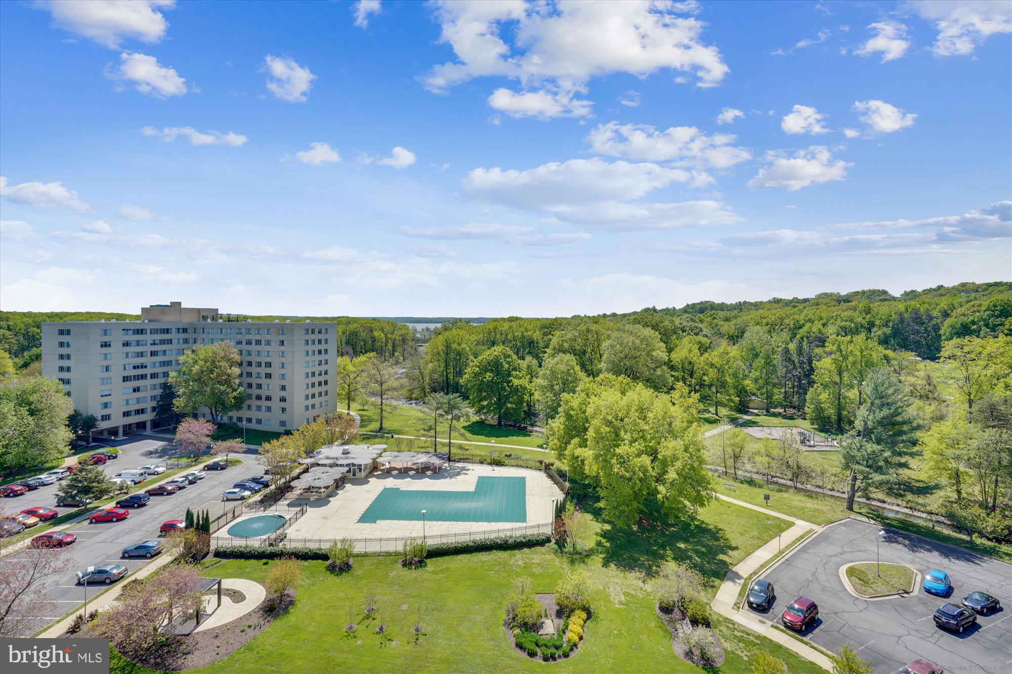 RIVER TOWERS - Residential Lease