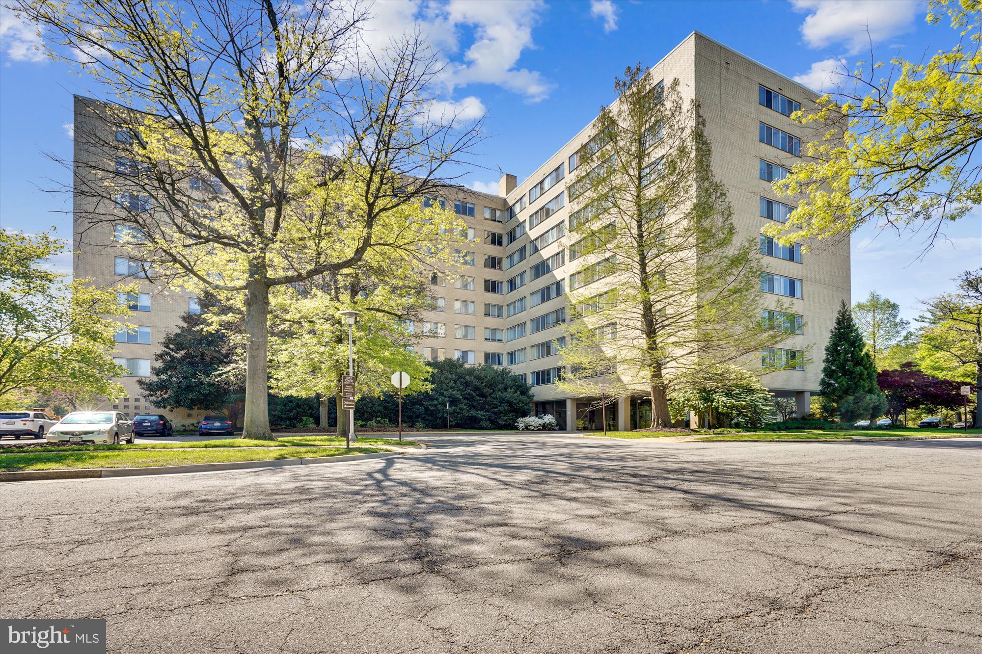 RIVER TOWERS - Residential Lease
