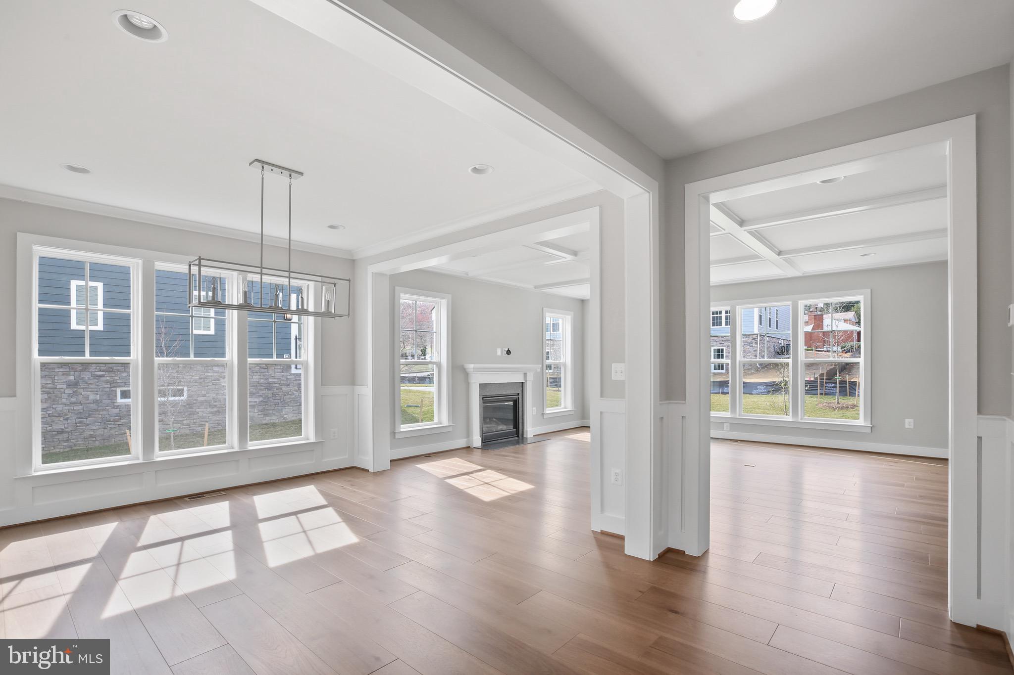 VIENNA WOODS - Residential