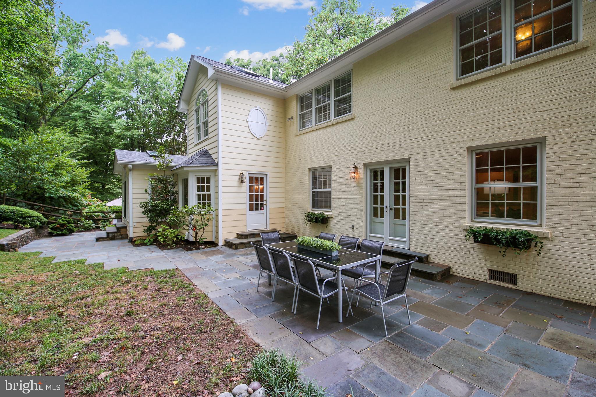 RIVER FALLS - Residential