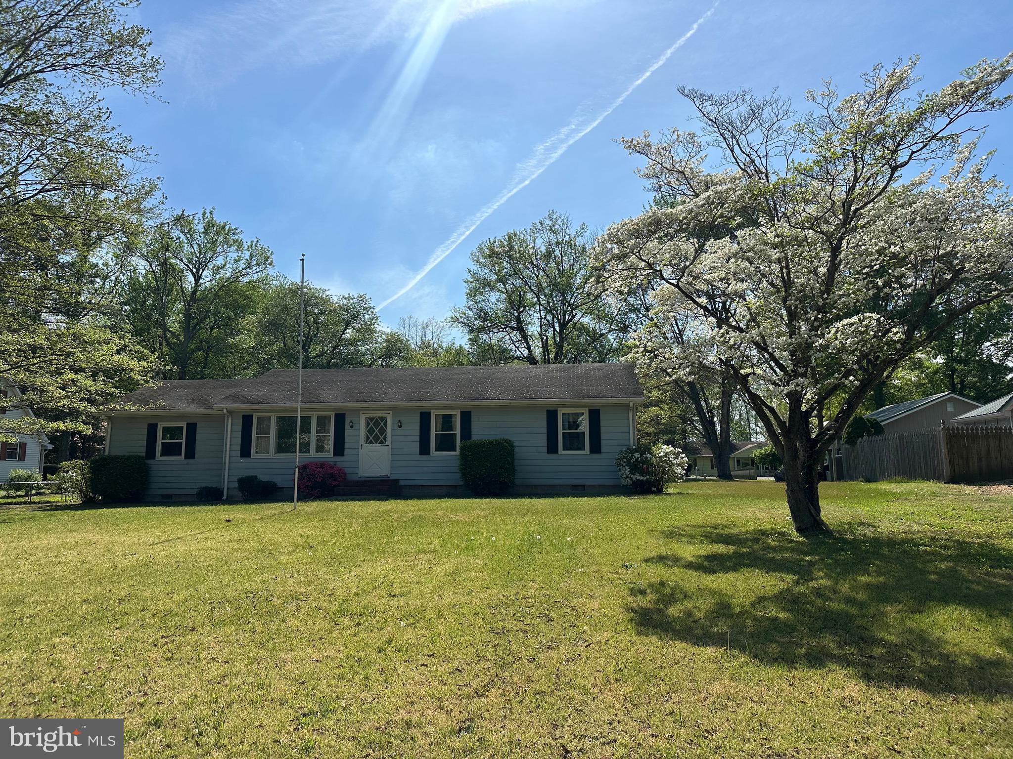 One level Living!! 3 bed 1 Bath House in Stafford Heights. Large Family Room, Living Room , Eat-in Kitchen. Detached 1 Car Garage,  Nice lot with plenty of space in the the front and back yard.  Within minutes to Shopping, Restaurants, Parks & Boating and Fishing in the Choptank River. 
Sold AS-IS.