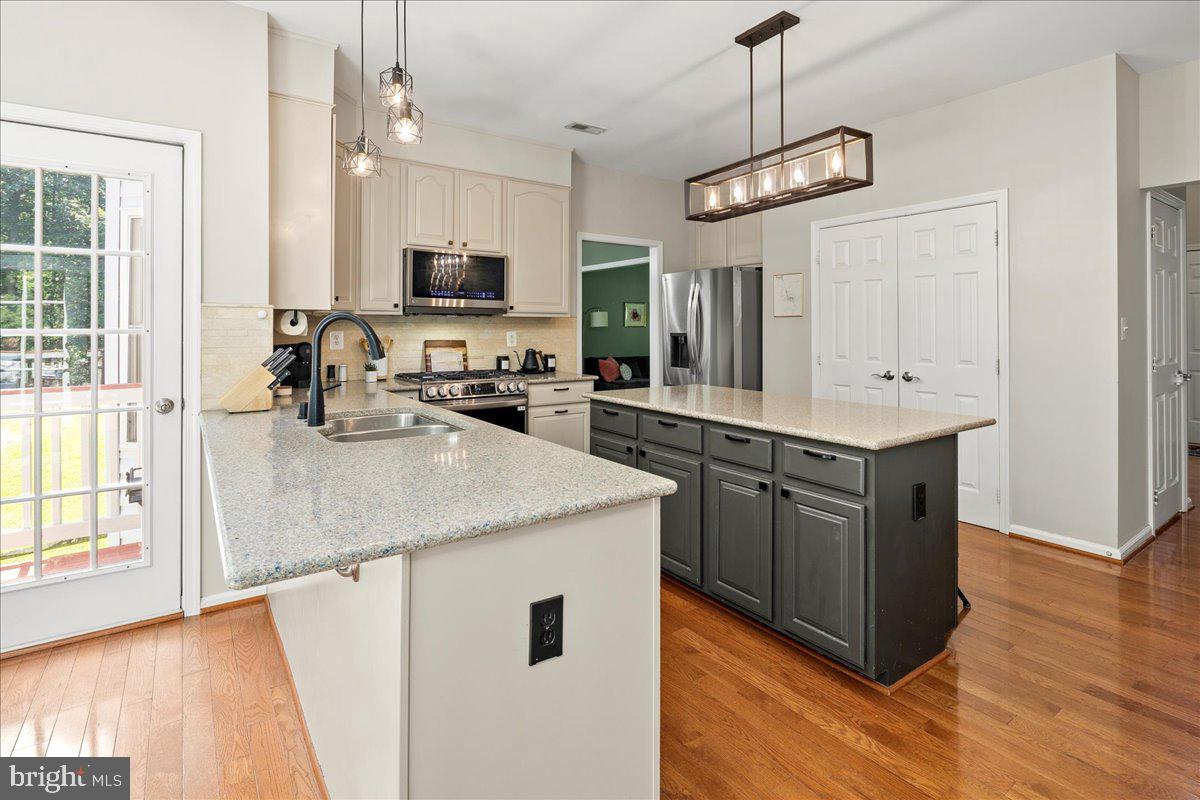 BARRINGTON OAKS - Residential