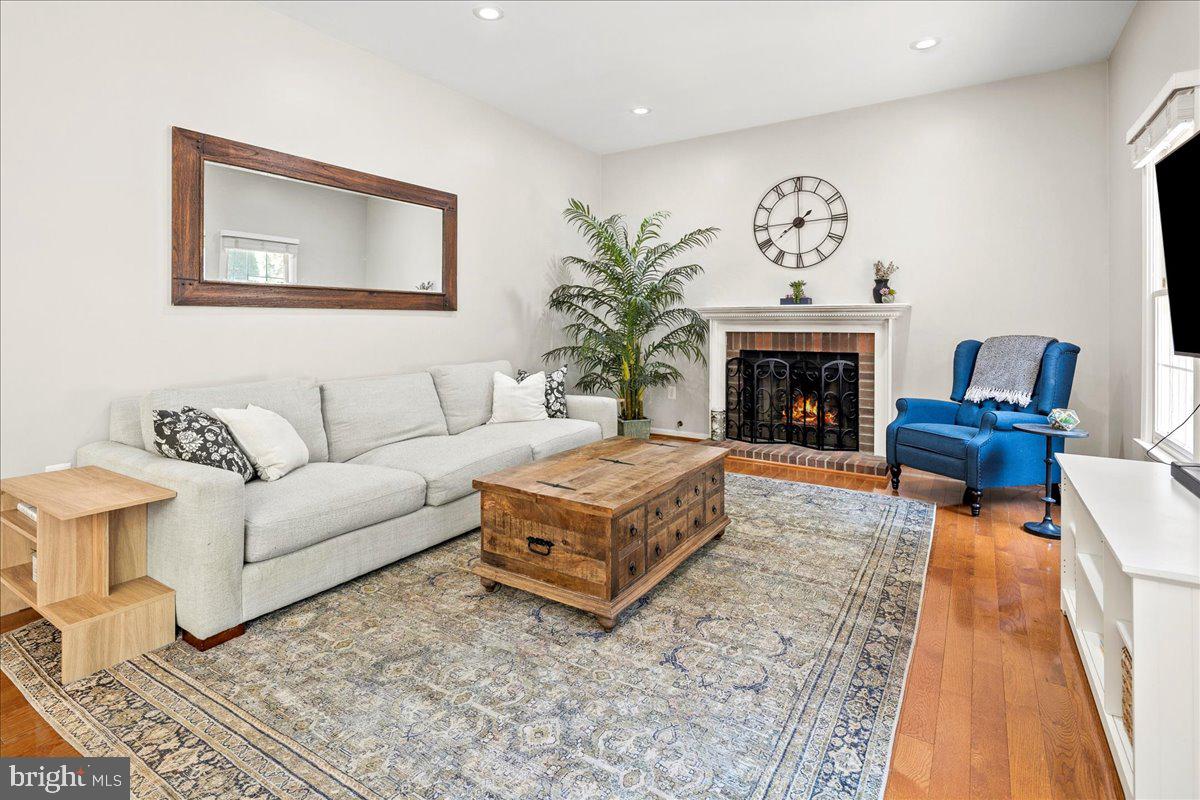 BARRINGTON OAKS - Residential