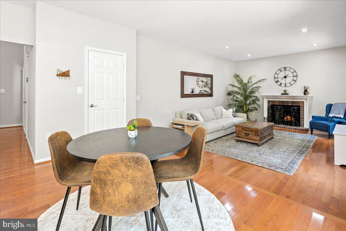 BARRINGTON OAKS - Residential