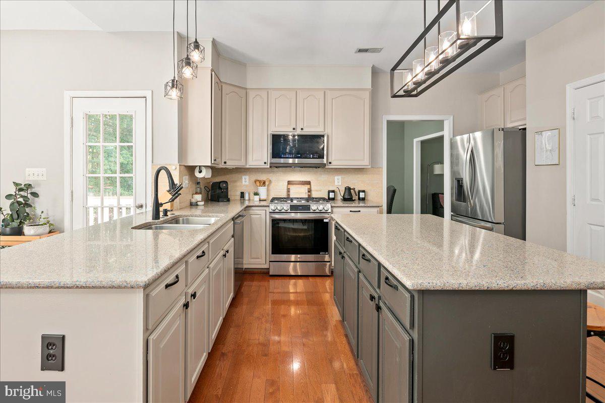 BARRINGTON OAKS - Residential