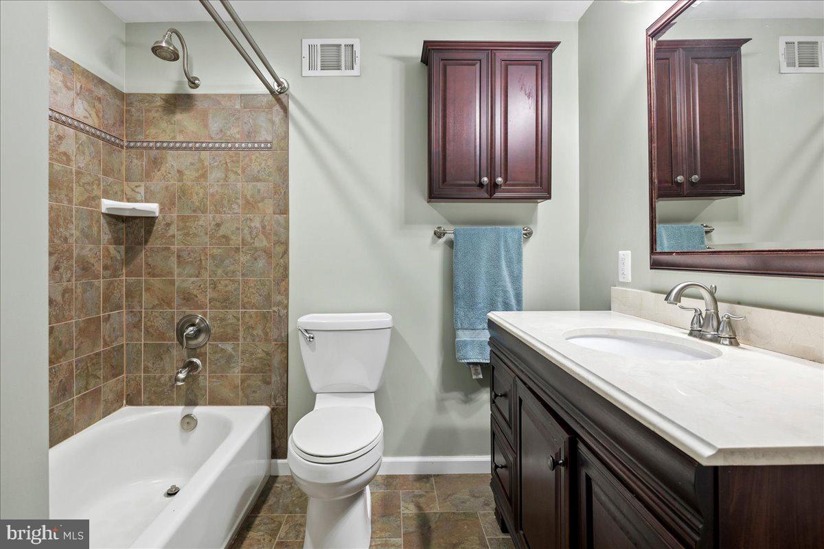 BARRINGTON OAKS - Residential