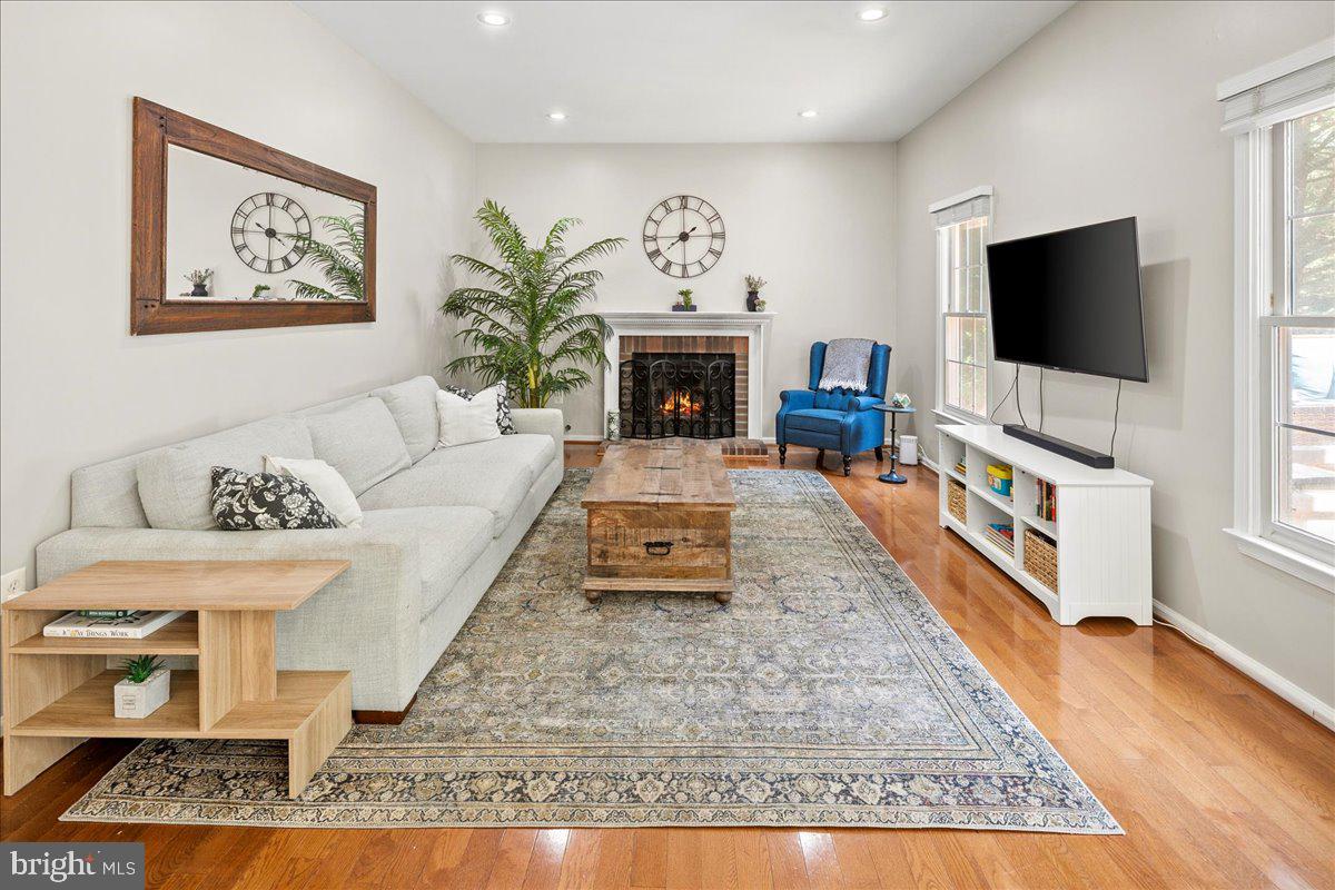 BARRINGTON OAKS - Residential