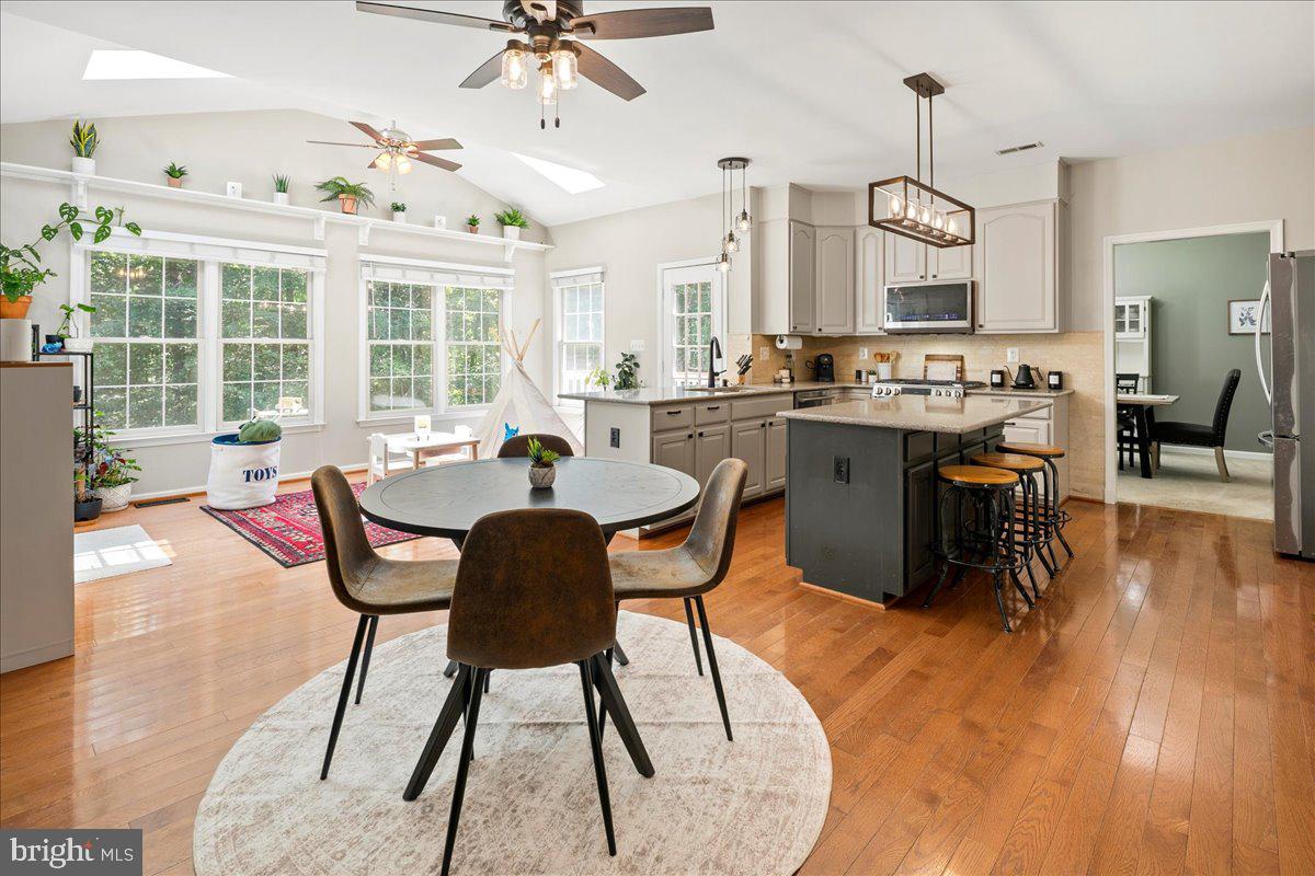 BARRINGTON OAKS - Residential