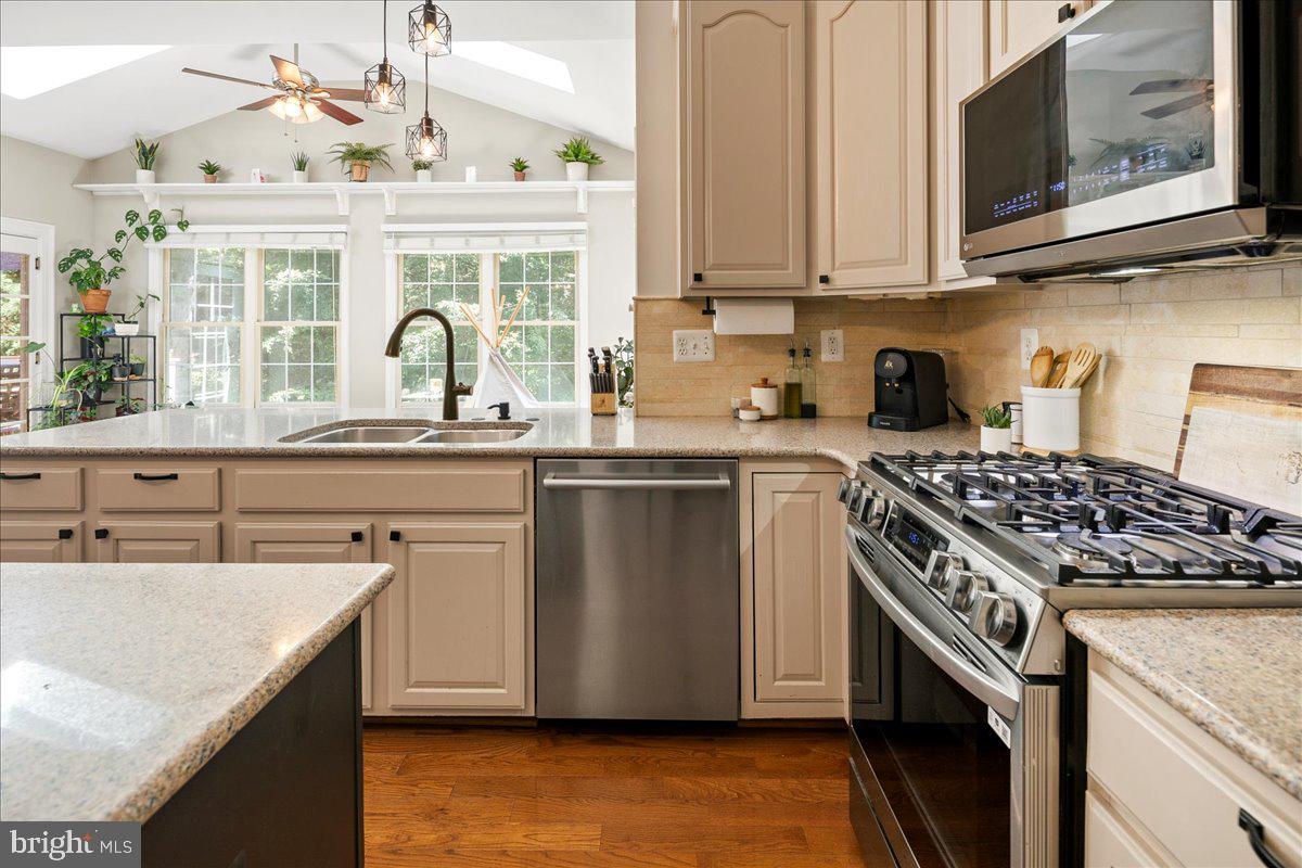 BARRINGTON OAKS - Residential