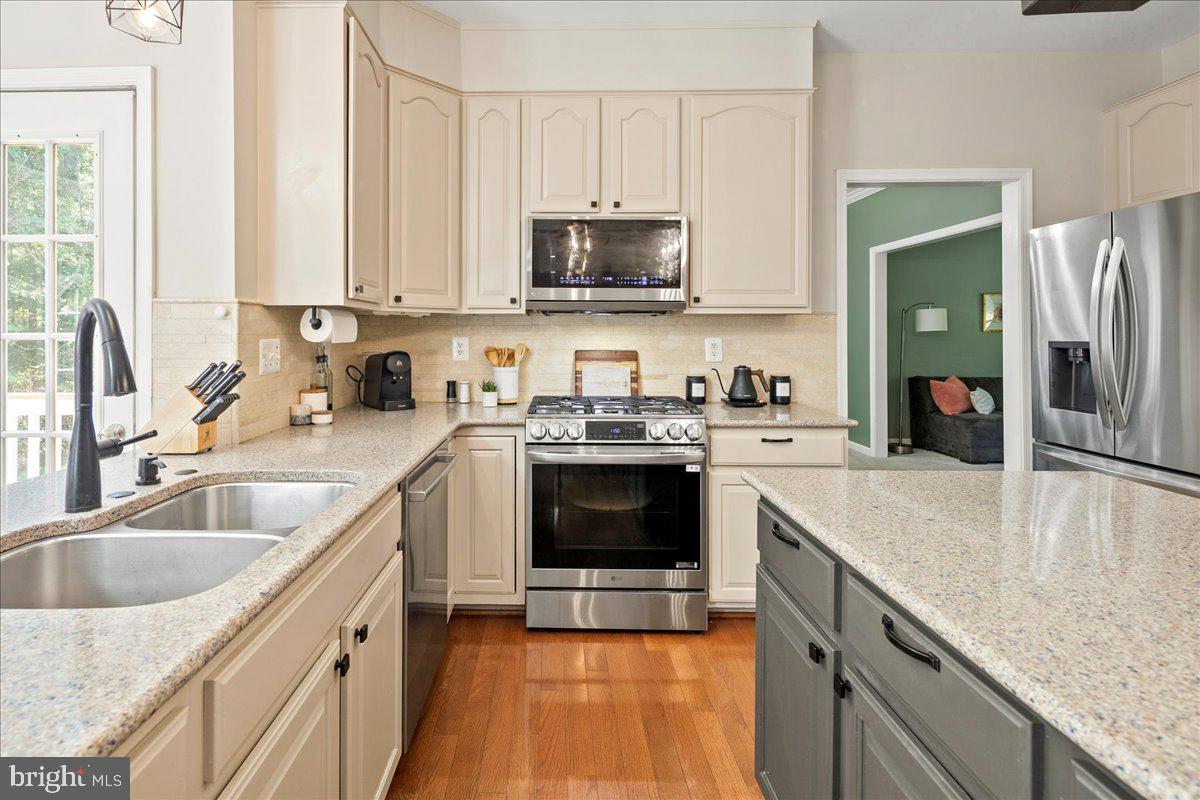 BARRINGTON OAKS - Residential