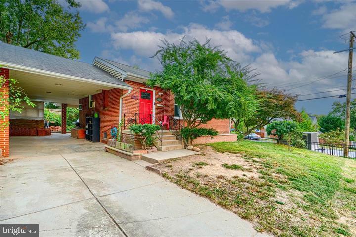 SHORT SALE – AS-IS | SUBJECT TO THIRD-PARTY APPROVAL
Well-maintained rancher featuring 4 bedrooms, 2 full bathrooms, and spacious living and entertaining areas. Property is being sold strictly as-is. Neither the seller nor the lender will make any repairs or provide repair credits. Property will not be delivered in broom-swept condition, and personal property remaining in the home may convey with the sale.

List price is not approved. Per lender requirements, no offer may be reviewed or accepted until the property has been actively listed on the market for a minimum of 7 days. Once the seller accepts an offer, the lender will order an interior valuation to determine the final short sale terms and approval requirements.

Buyer is responsible for conducting all inspections and due diligence.