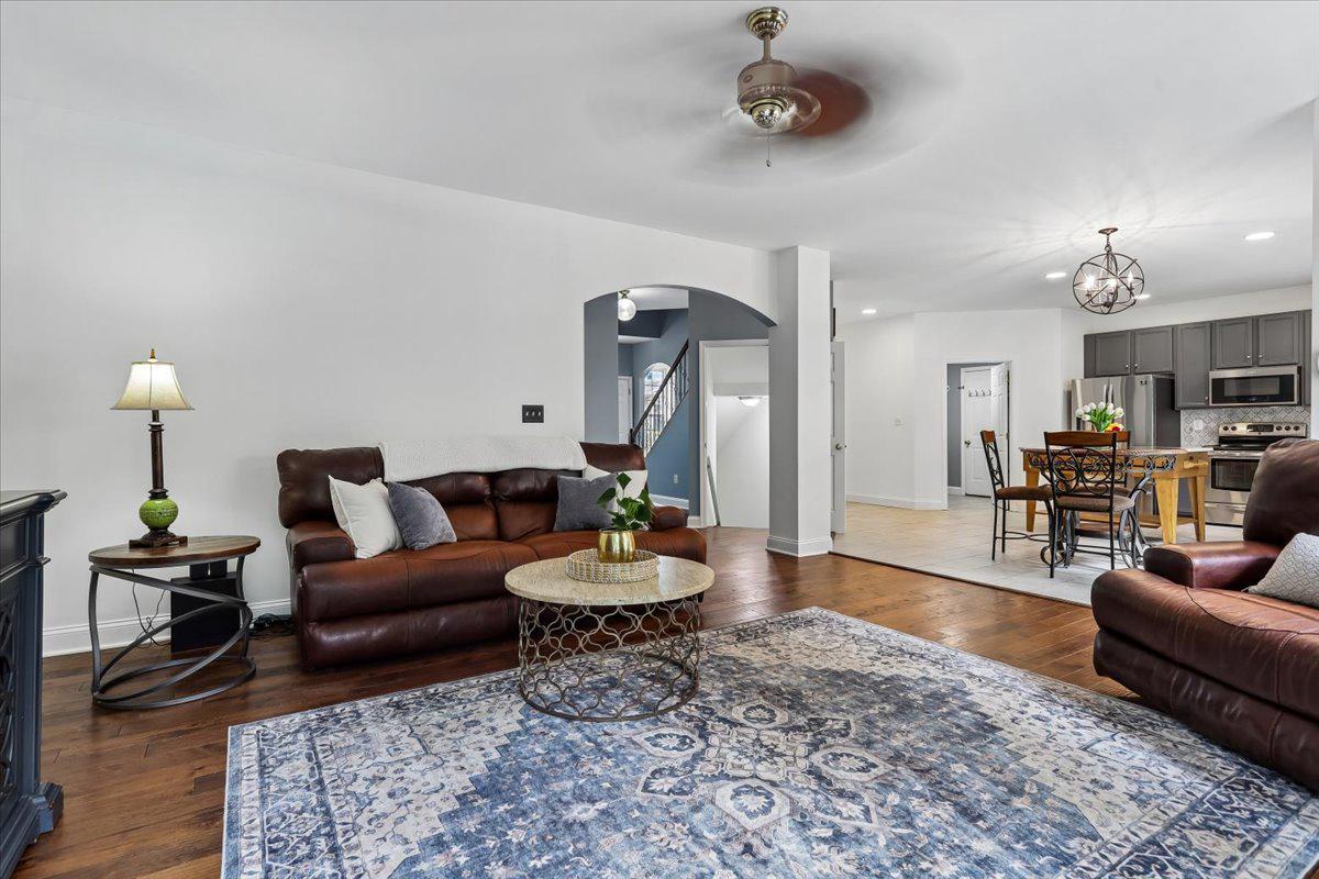 COMPTON RIDGE - Residential