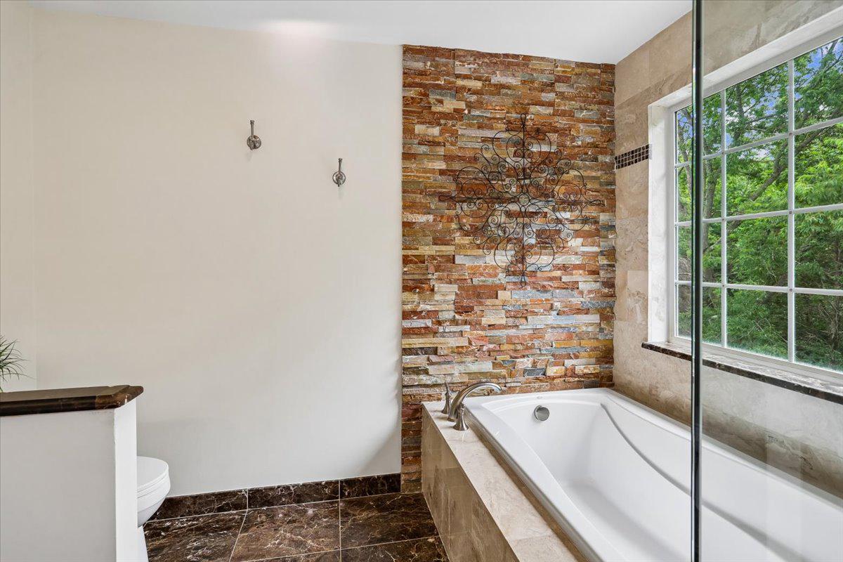 COMPTON RIDGE - Residential