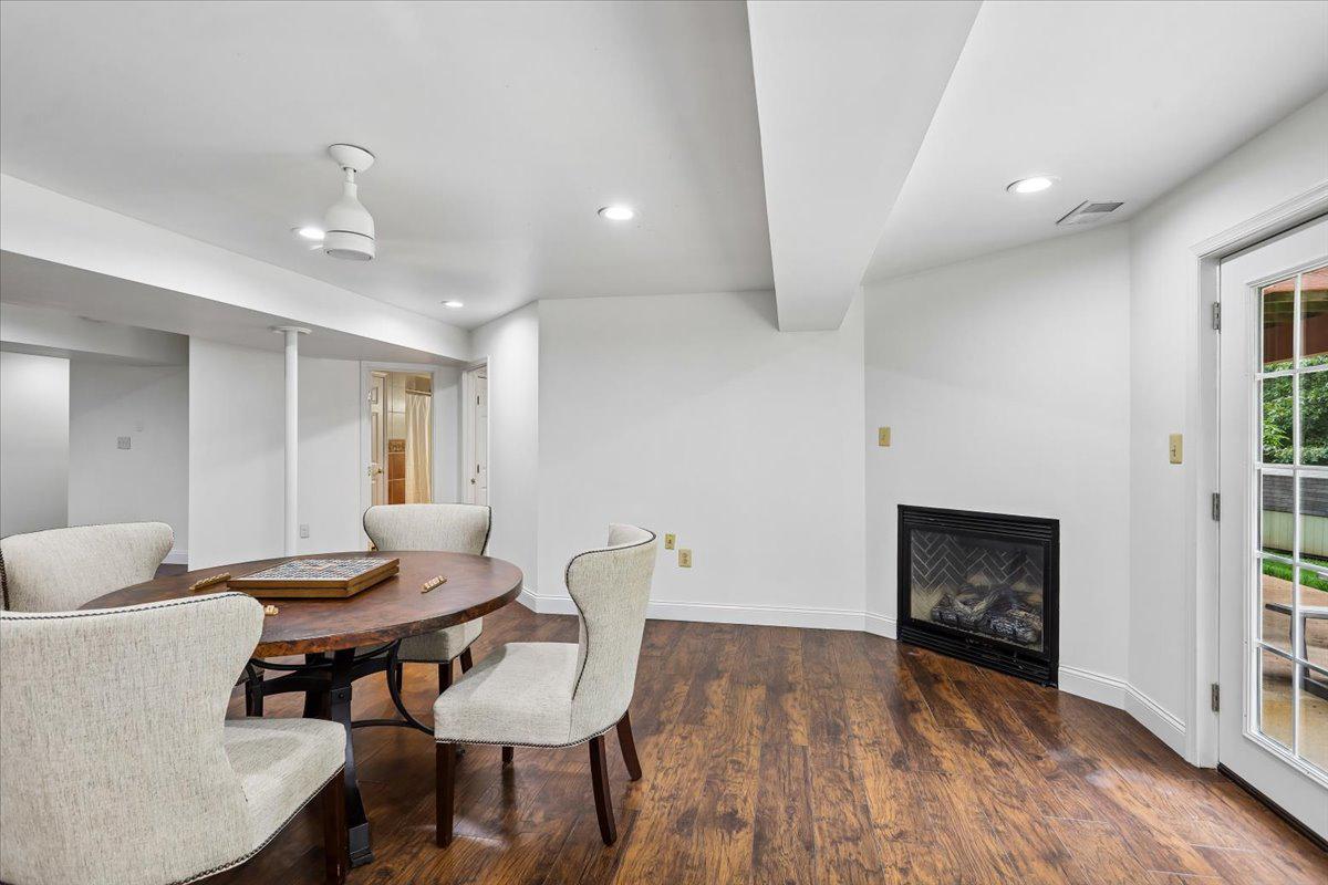 COMPTON RIDGE - Residential