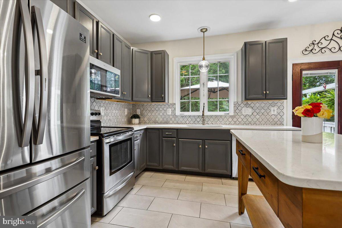 COMPTON RIDGE - Residential