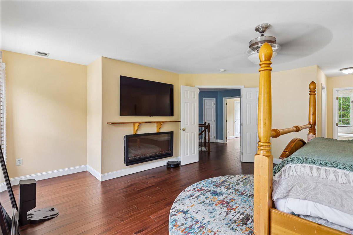 COMPTON RIDGE - Residential