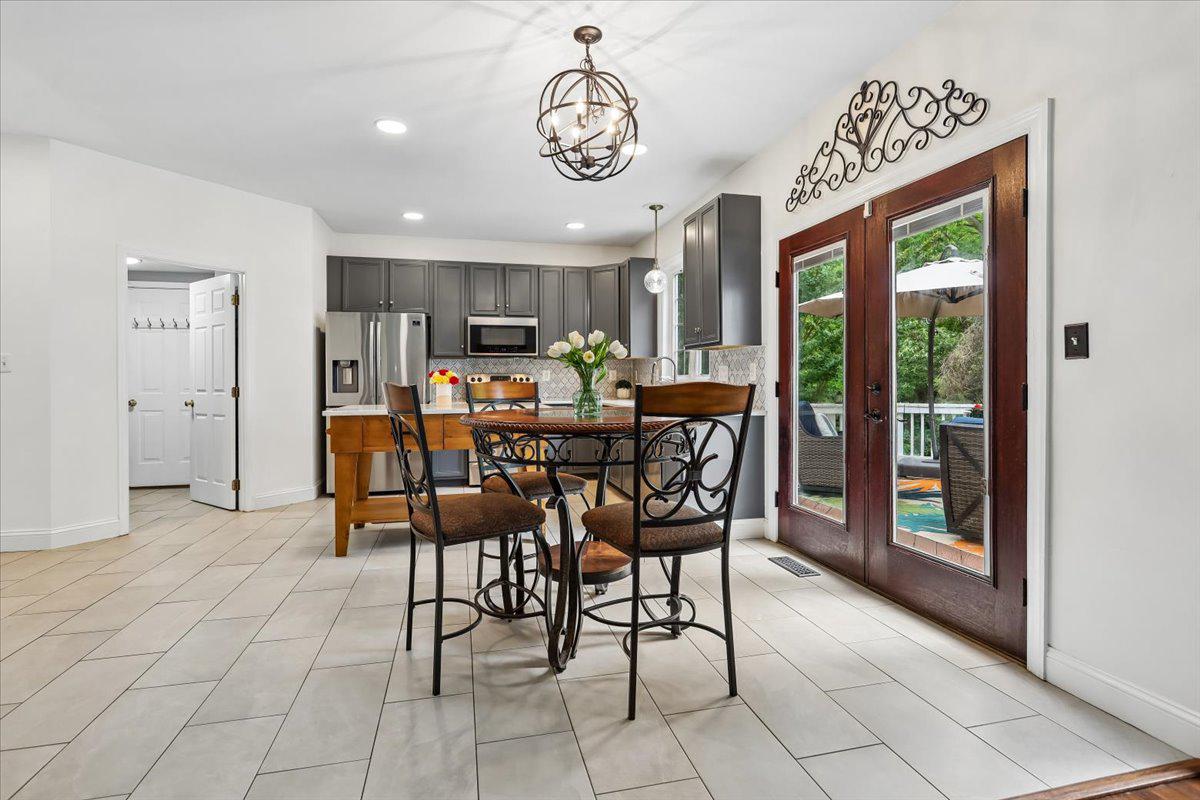 COMPTON RIDGE - Residential