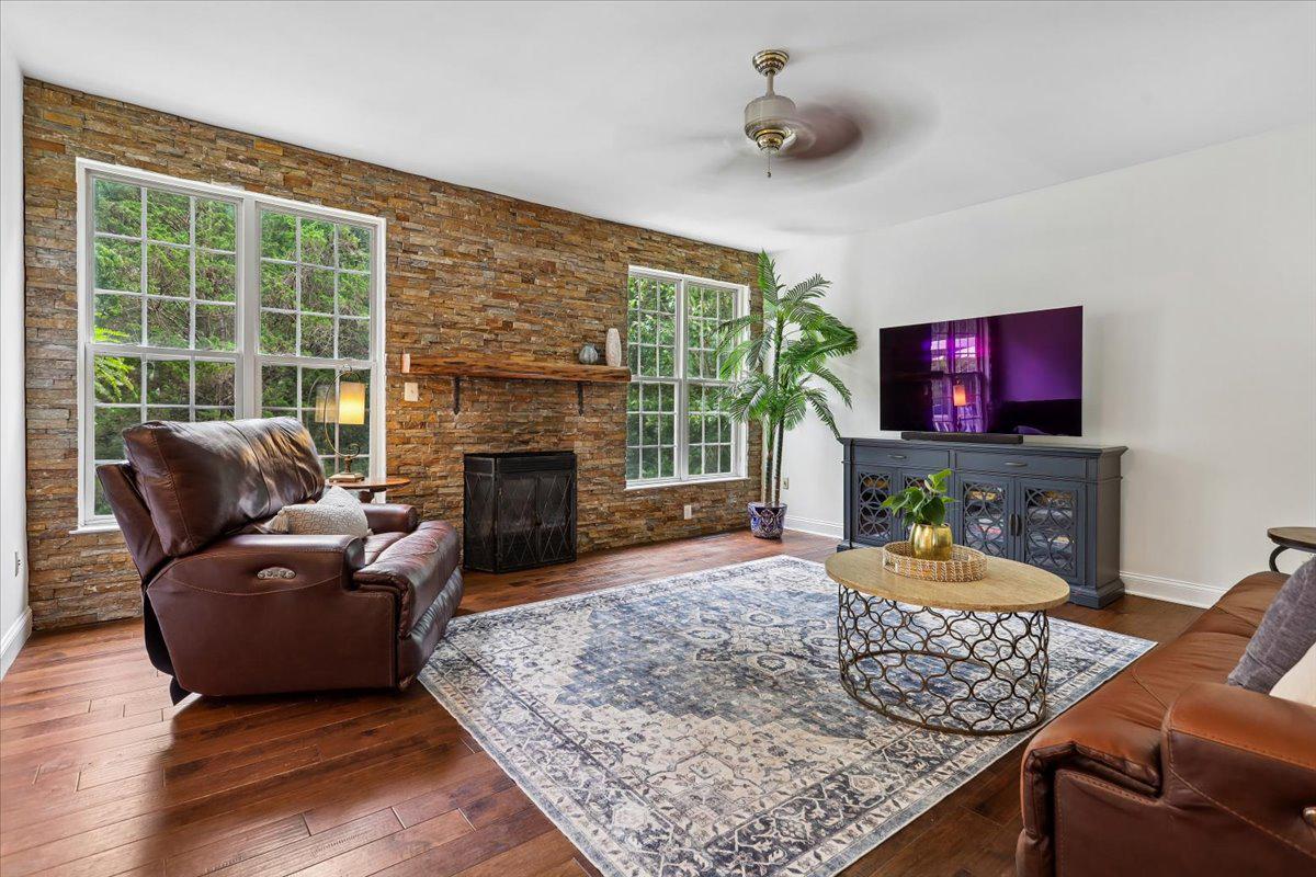 COMPTON RIDGE - Residential