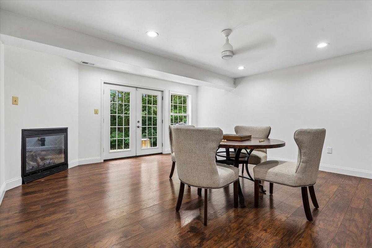 COMPTON RIDGE - Residential