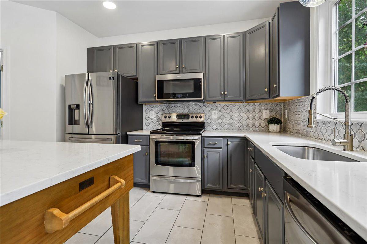 COMPTON RIDGE - Residential