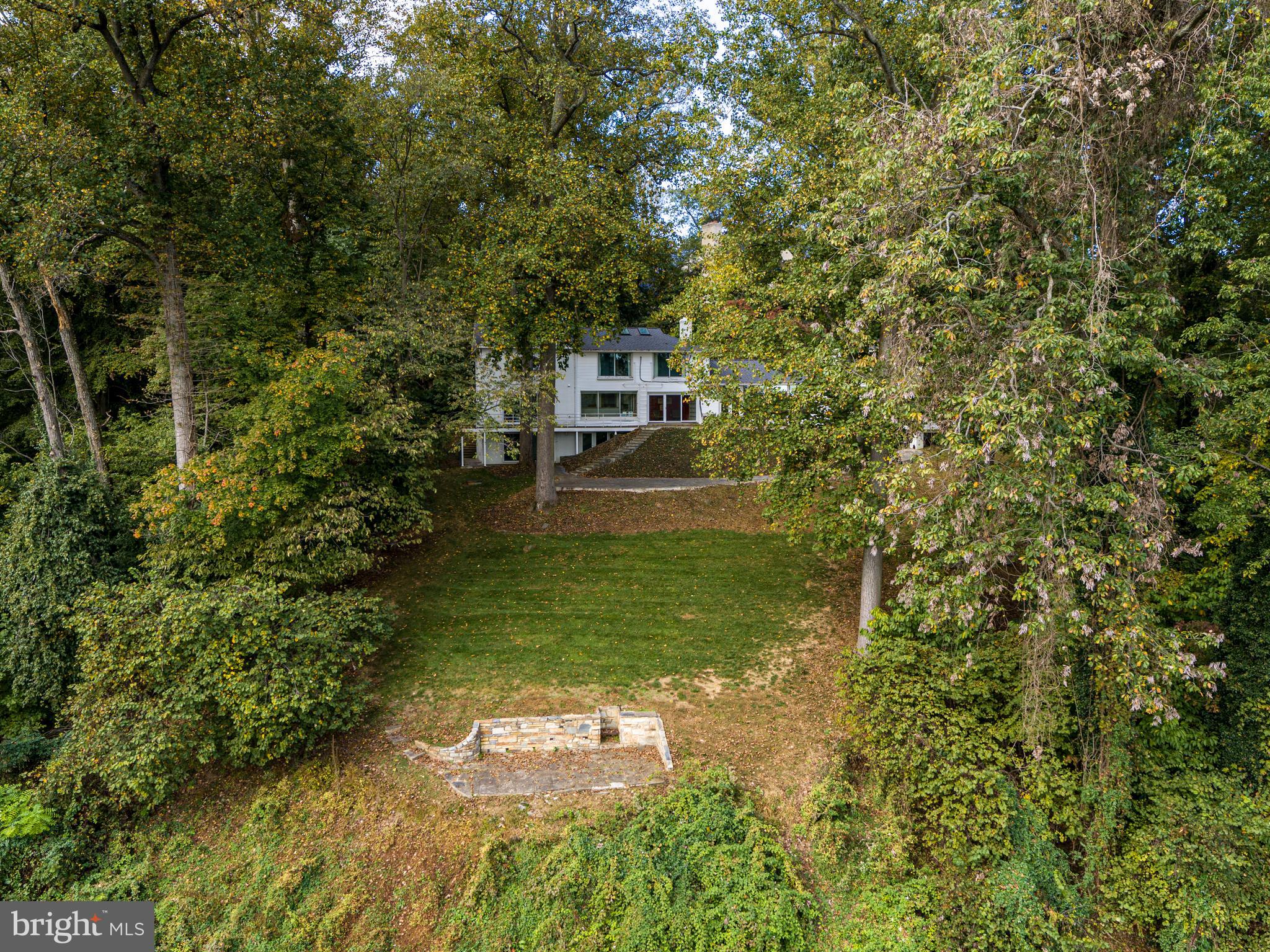 CHAIN BRIDGE - Residential