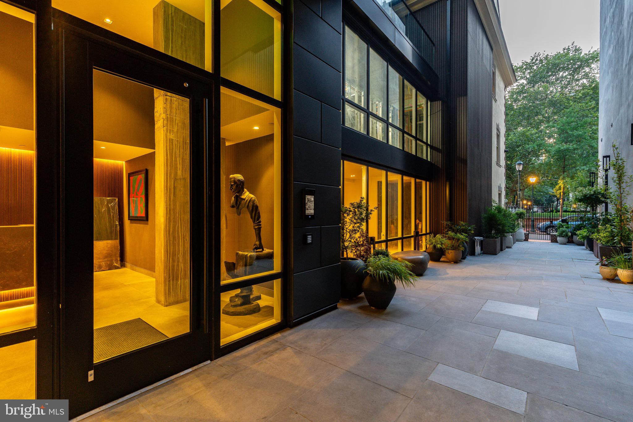 WASHINGTON SQ - Residential
